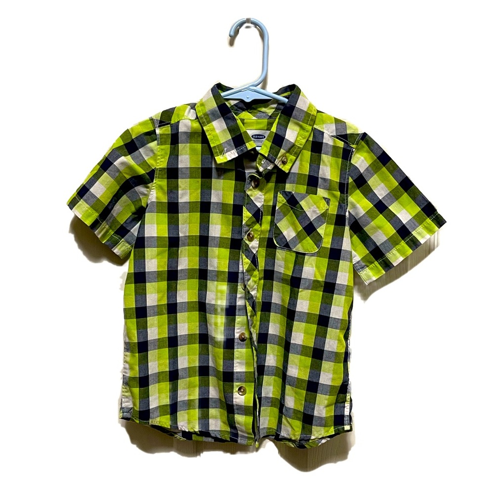 Boys Old Navy 5T green/black plaid button up short sleeved shirt with pocket